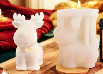 Create Festive Holiday Candles Easily with This Durable Reindeer Mold